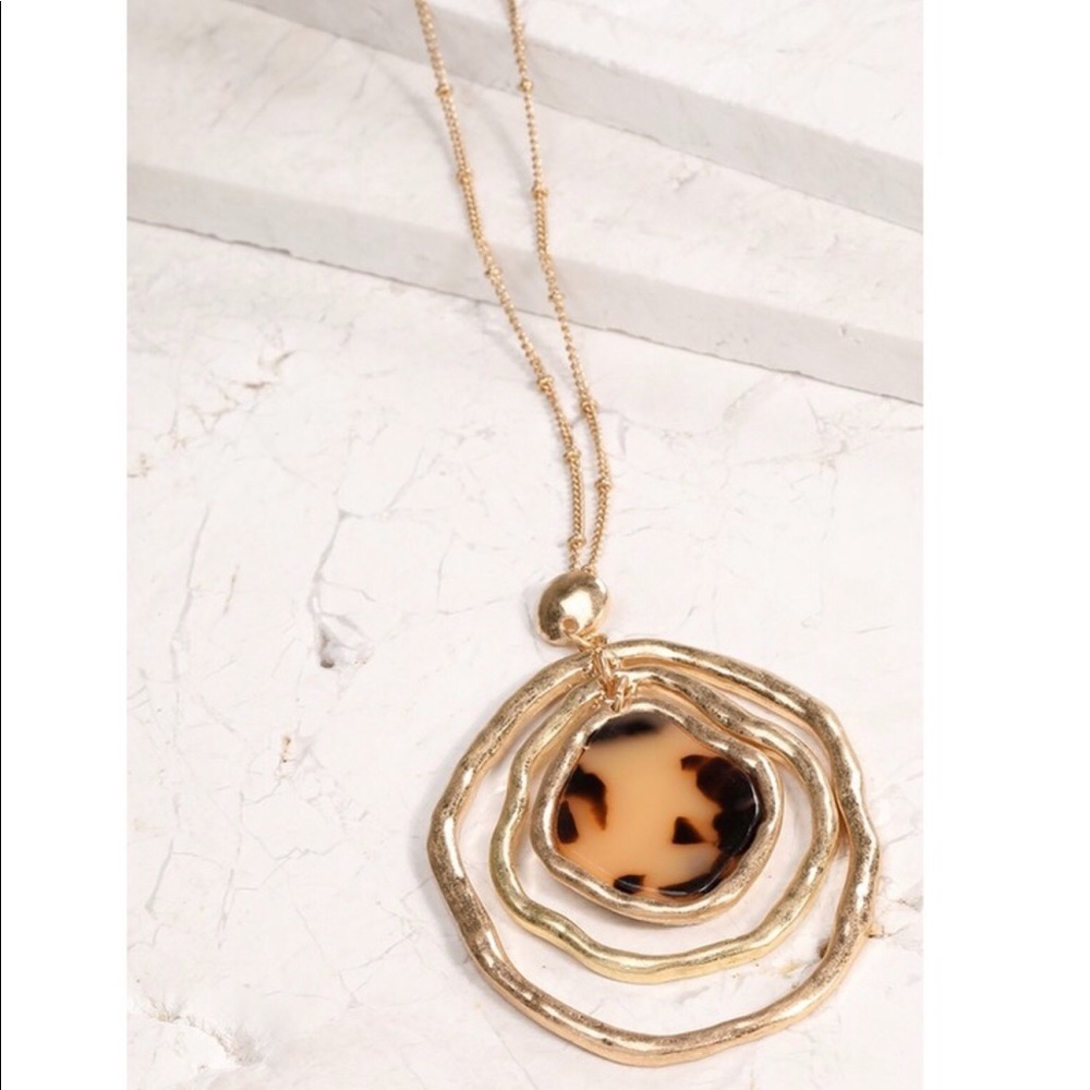 Tortoise Organic Circle Necklace - Picture 3 of 4